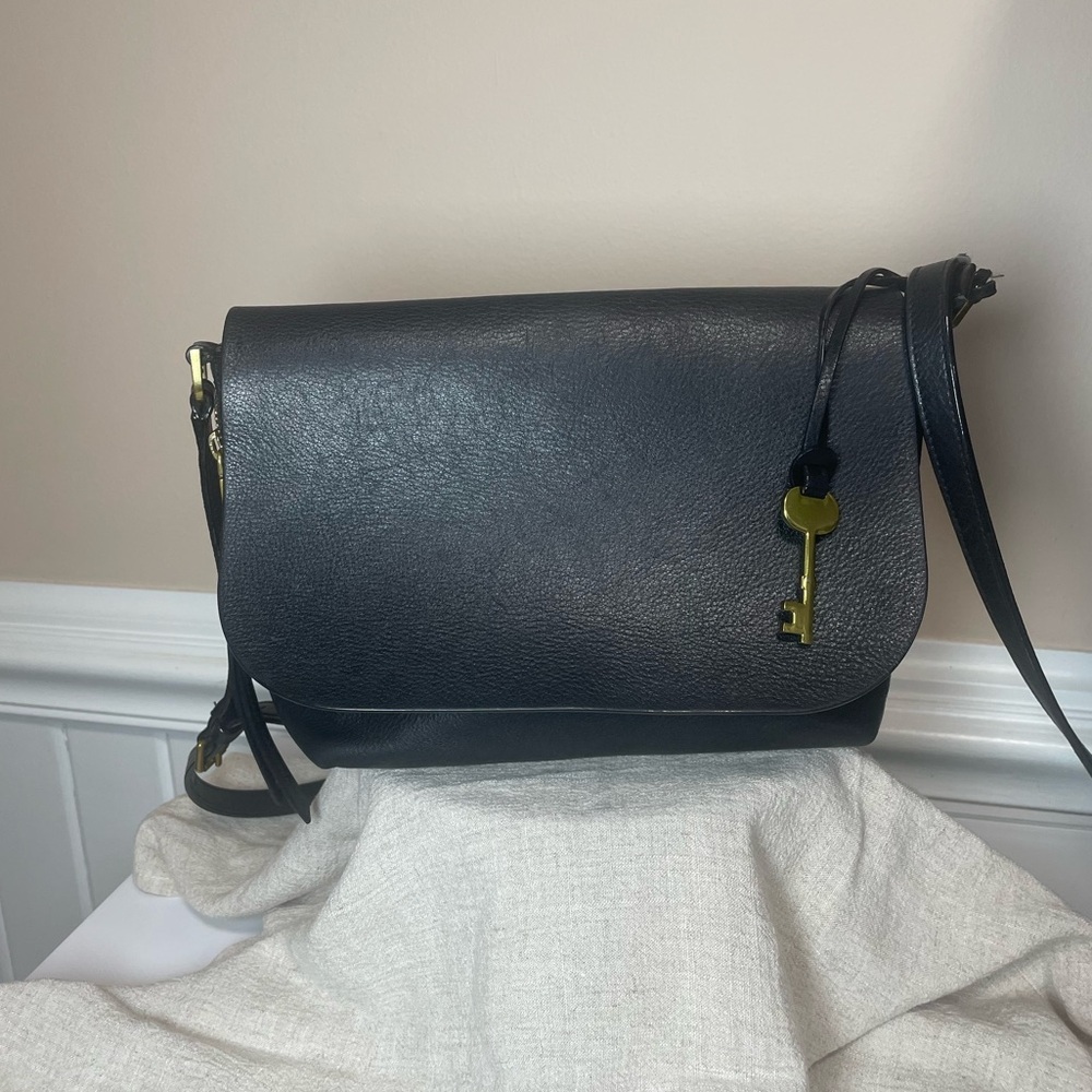 Fossil Harper flap front crossbody 5.5 in H x 10.5 in L